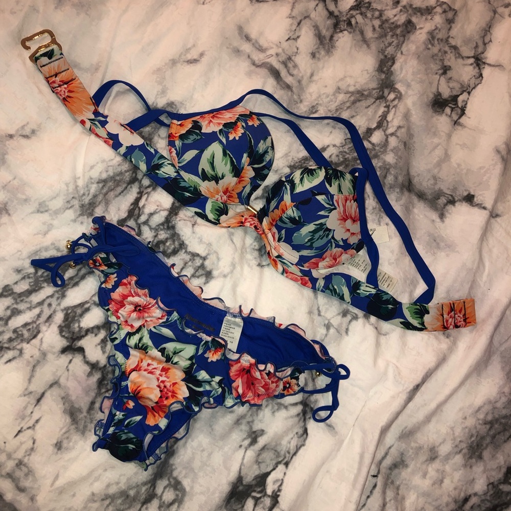 Abercrombie & Fitch Floral bikini